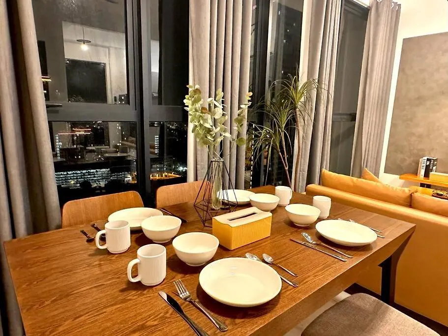 Holiday home Urban Seaview With Infinity Pool, Luxury Modern Stylish 7Pax 3Bedroom 3Queen Jelutong Malaysia