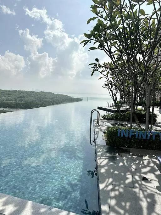 Urban Seaview With Infinity Pool, Luxury Modern Stylish 7Pax 3Bedroom 3Queen Jelutong Holiday home
