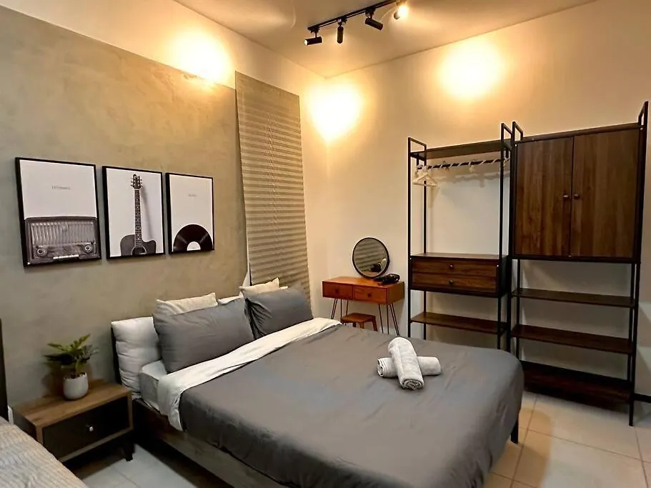 Urban Seaview With Infinity Pool, Luxury Modern Stylish 7Pax 3Bedroom 3Queen Jelutong Holiday home