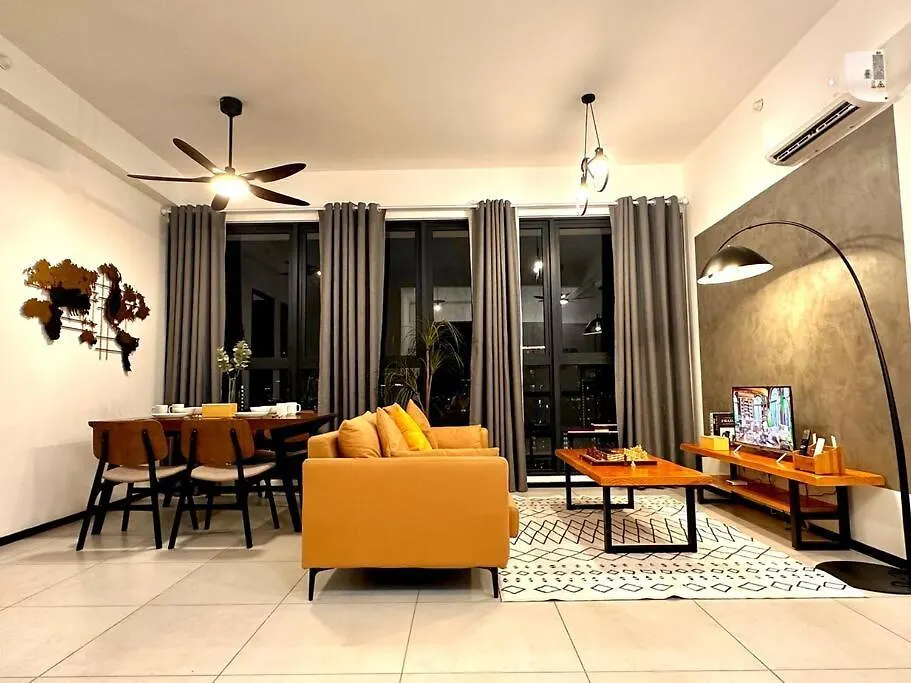 Holiday home Urban Seaview With Infinity Pool, Luxury Modern Stylish 7Pax 3Bedroom 3Queen Jelutong