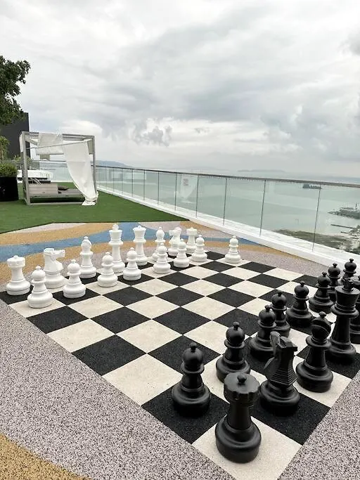 Urban Seaview With Infinity Pool, Luxury Modern Stylish 7Pax 3Bedroom 3Queen Jelutong Malaysia
