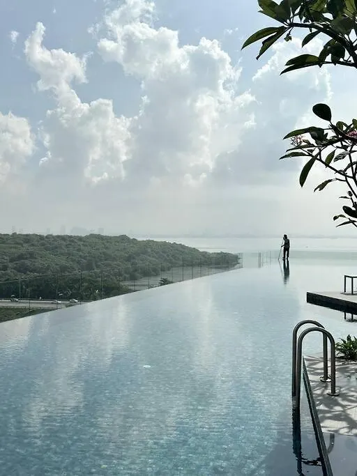 Urban Seaview With Infinity Pool, Luxury Modern Stylish 7Pax 3Bedroom 3Queen Jelutong Malaysia