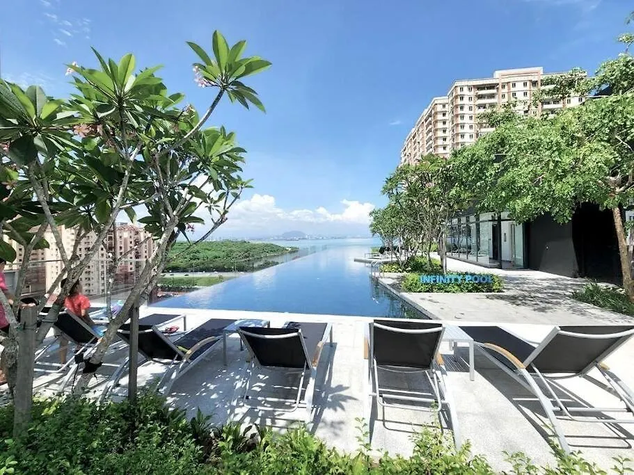 Urban Seaview With Infinity Pool, Luxury Modern Stylish 7Pax 3Bedroom 3Queen Jelutong Holiday home